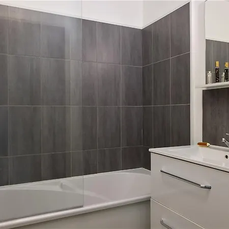 Hotel Zenitude Bordeaux - *